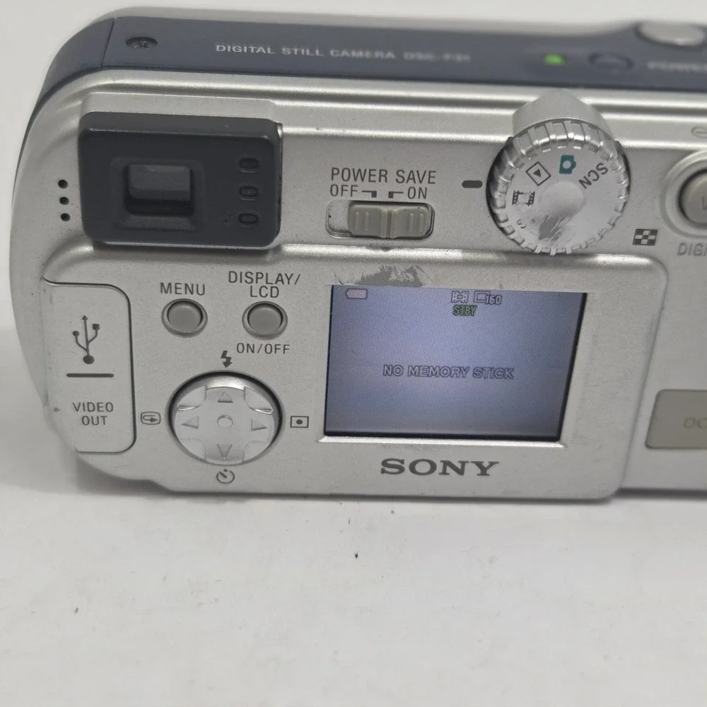 Sony Cyber-shot DSC-P31 2.0MP Compact Digital Camera Silver with Case